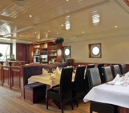 Hotel na wodzie Boat Barkentijn Marjorie 2*