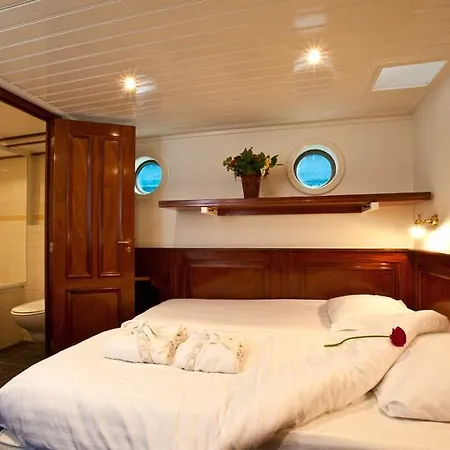 Boat Barkentijn Marjorie Hotel na wodzie 2*